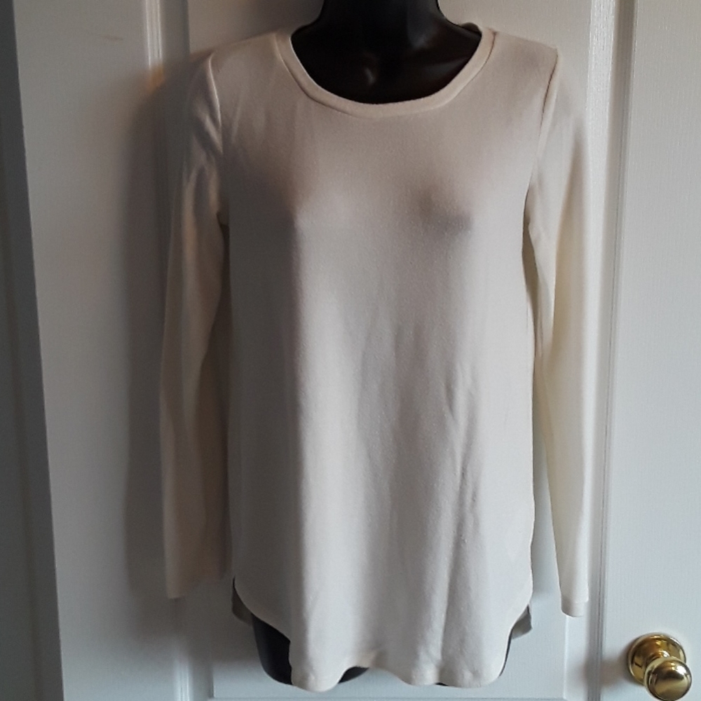 💕CUTE💕New super soft sweater top